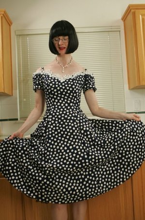 Leggy teen solo girl rolls off stockings to expose sexy bare feet